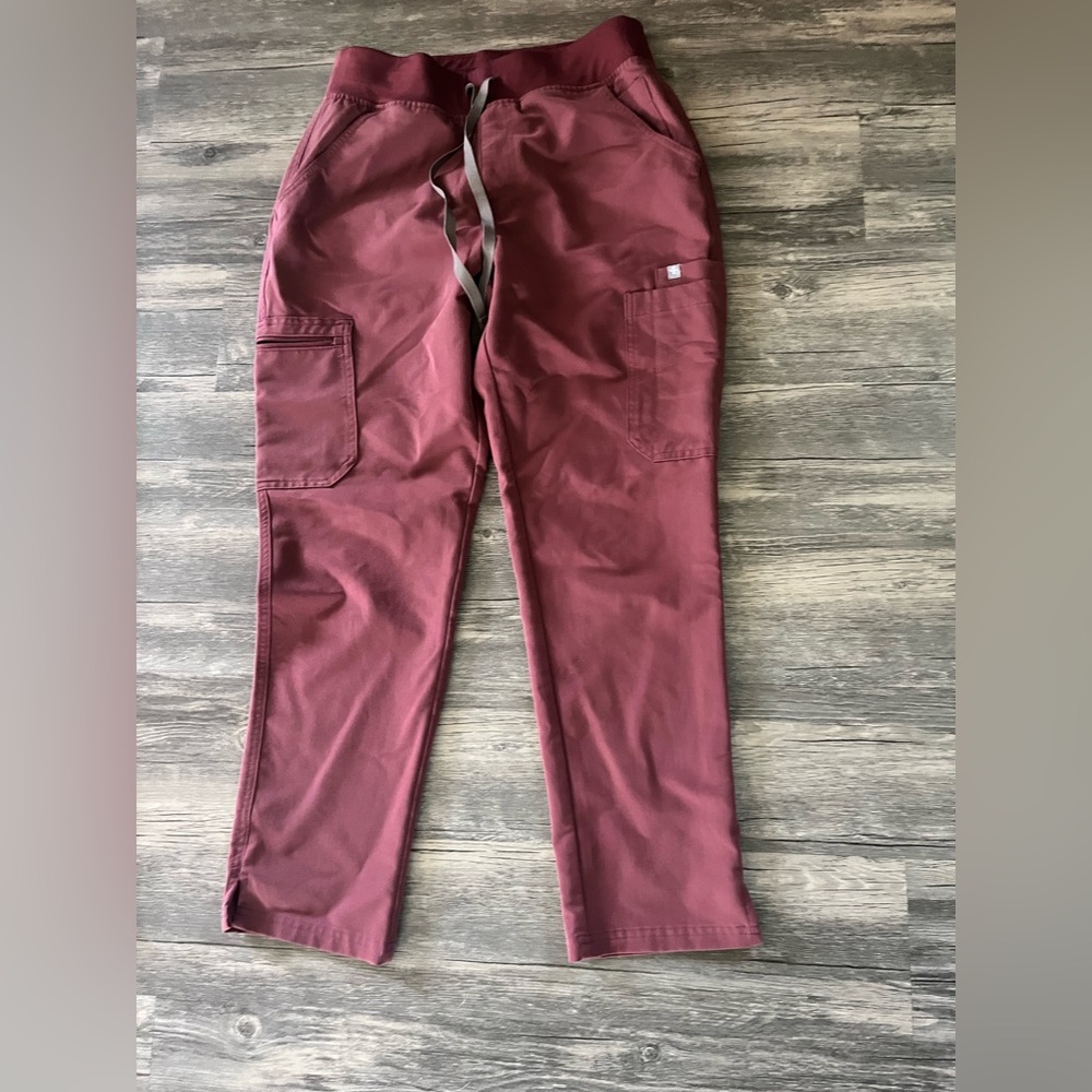 Figs scrub pants -dark cherry PETITE